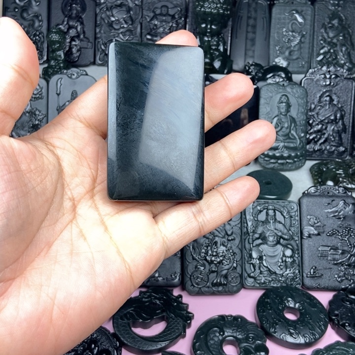 颈饰未镶嵌和田玉飛*