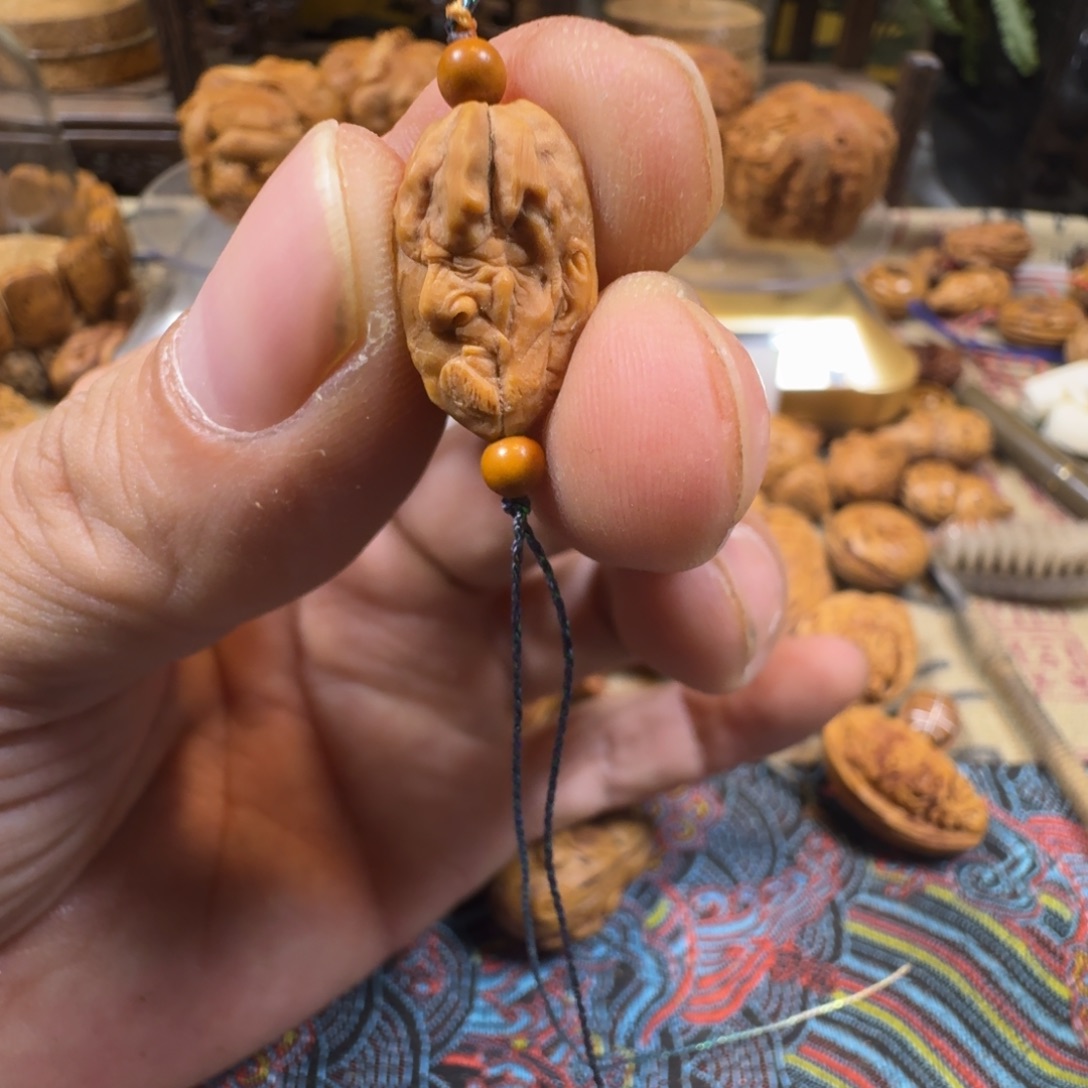 异形核桃雕刻罗汉258