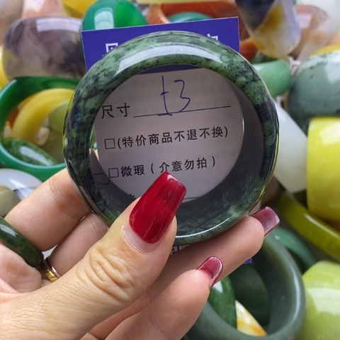 蛇纹石玉手镯未镶嵌