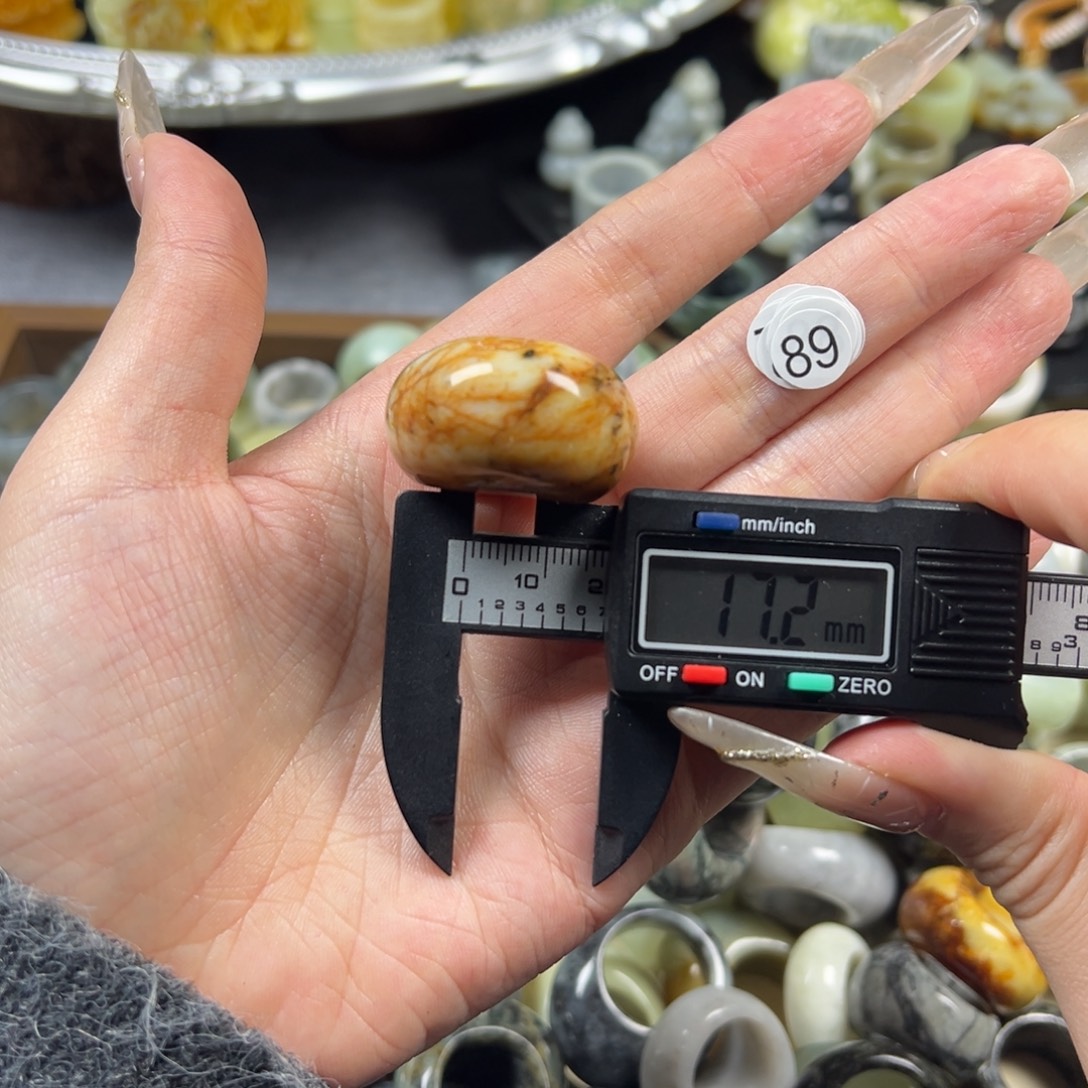 蛇纹石玉未镶嵌戒指