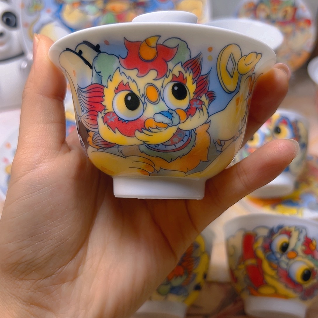 杯您*。醒狮盖碗。       
