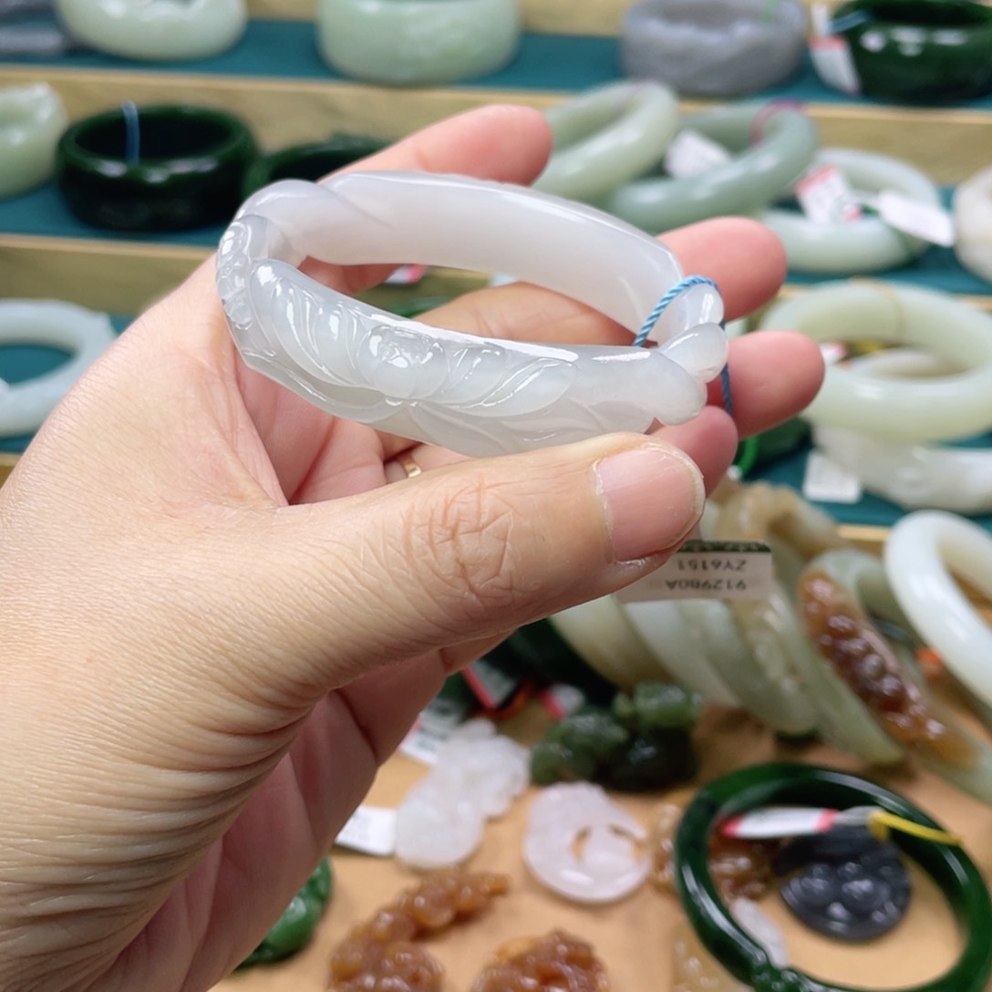 未镶嵌手镯（贵妃镯）和田玉