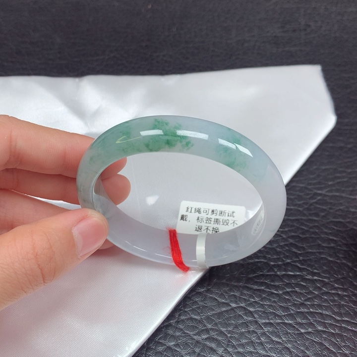 翡翠手镯（贵妃镯）未镶嵌