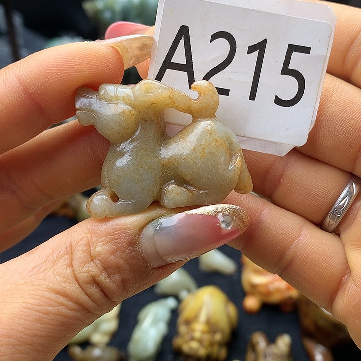 和田玉未镶嵌车挂