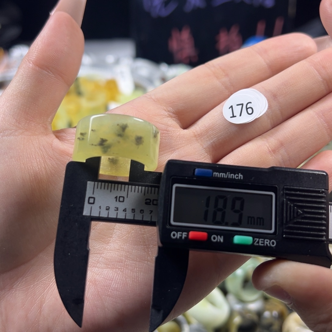 蛇纹石玉未镶嵌戒指