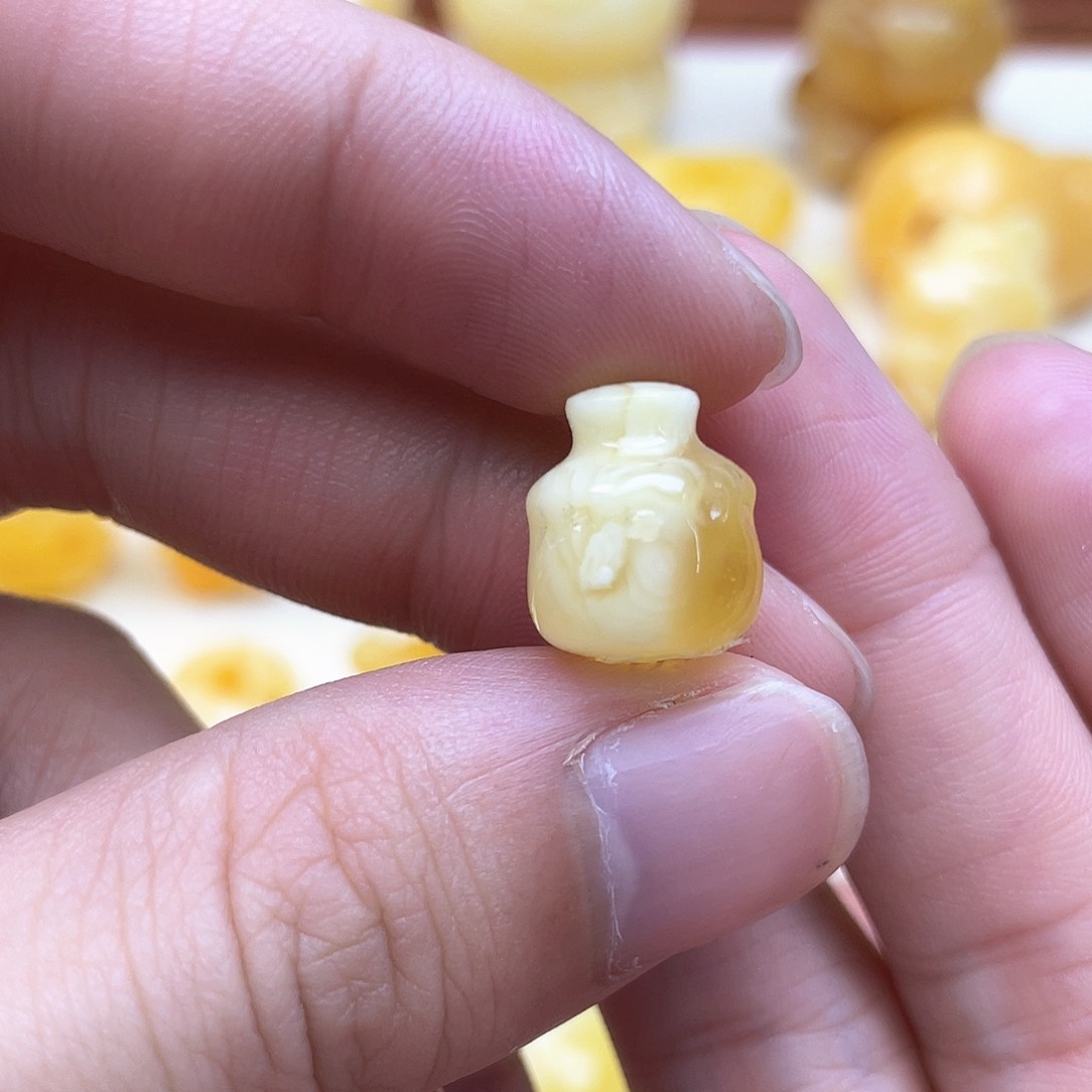 未镶嵌琥珀裸石蜜蜡