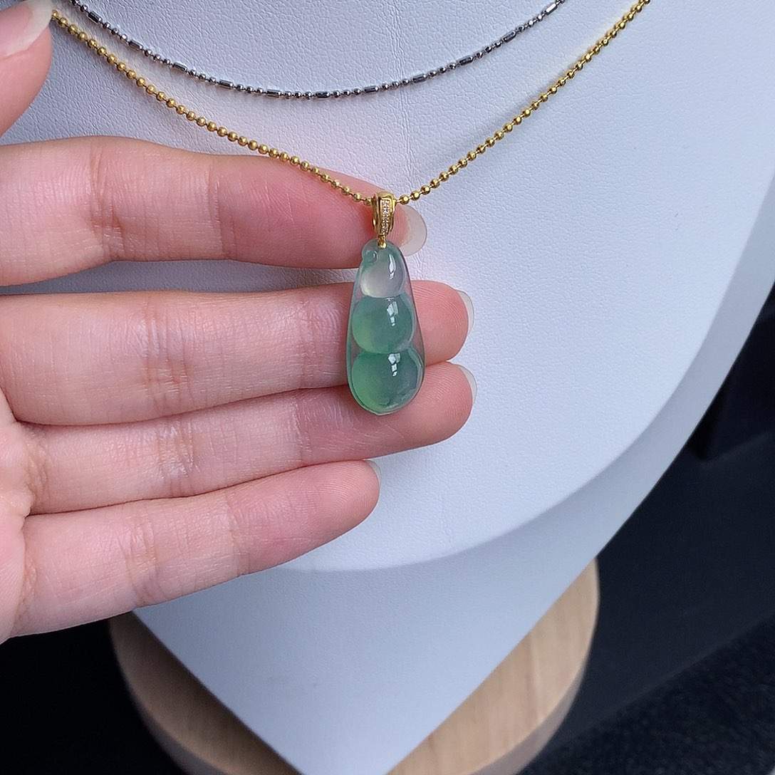 翡翠裸石18K金镶嵌缅甸天然A货翡翠冰种豆子