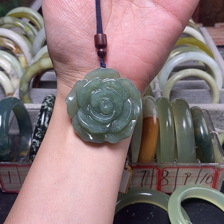 蛇纹石玉手镯未镶嵌