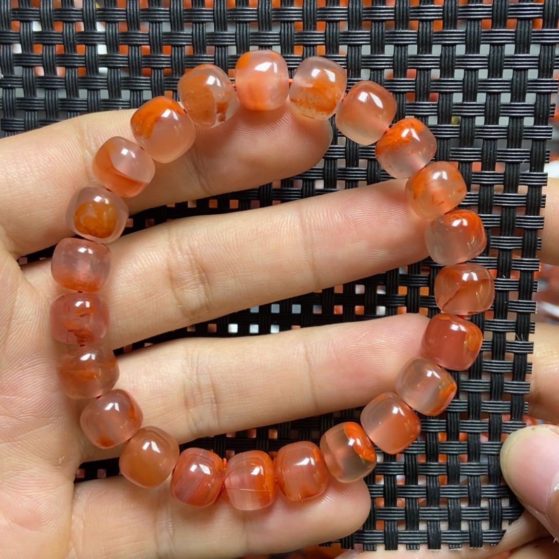 南红玛瑙手串未镶嵌9+’mm