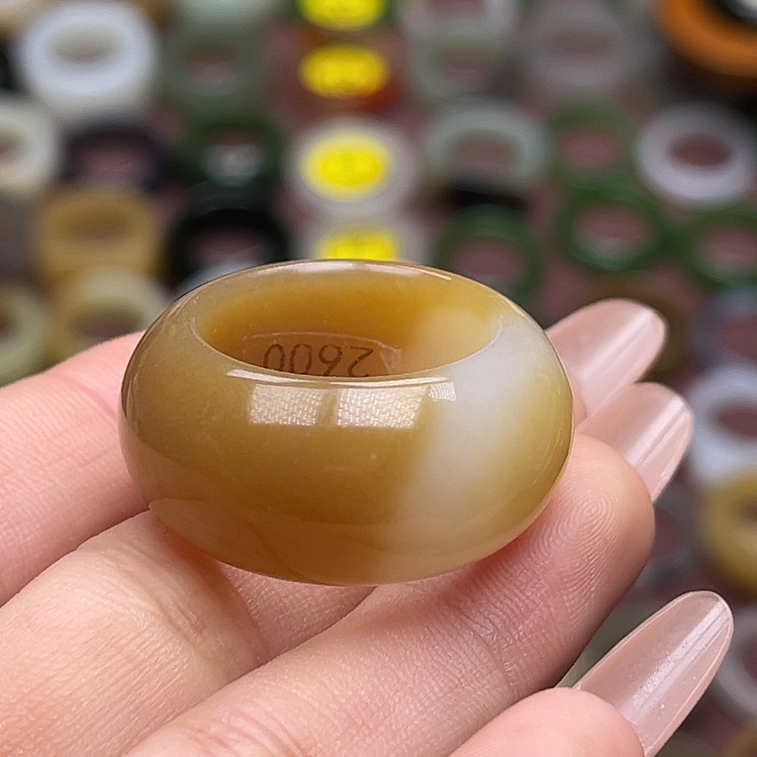 和田玉未镶嵌戒指18.9焦糖玛奇朵