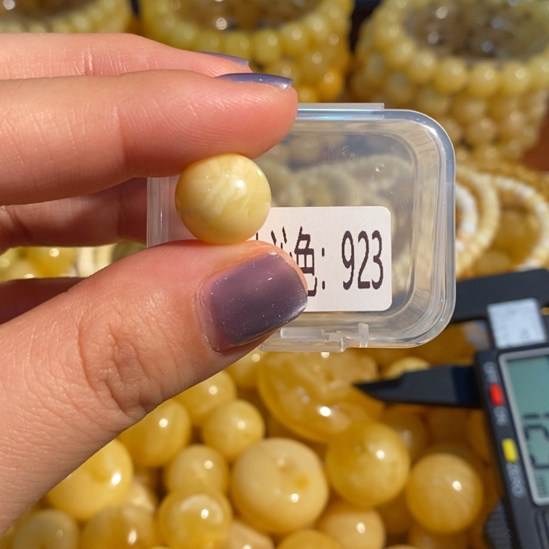 琥珀未镶嵌珠宝奇石923