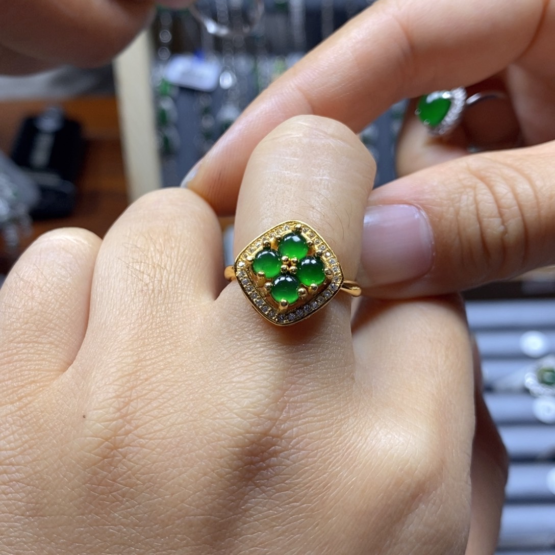 翡翠颈饰银S925镶嵌J****?翡翠戒指