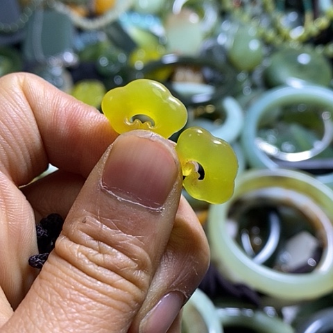 岫玉耳环未镶嵌一对