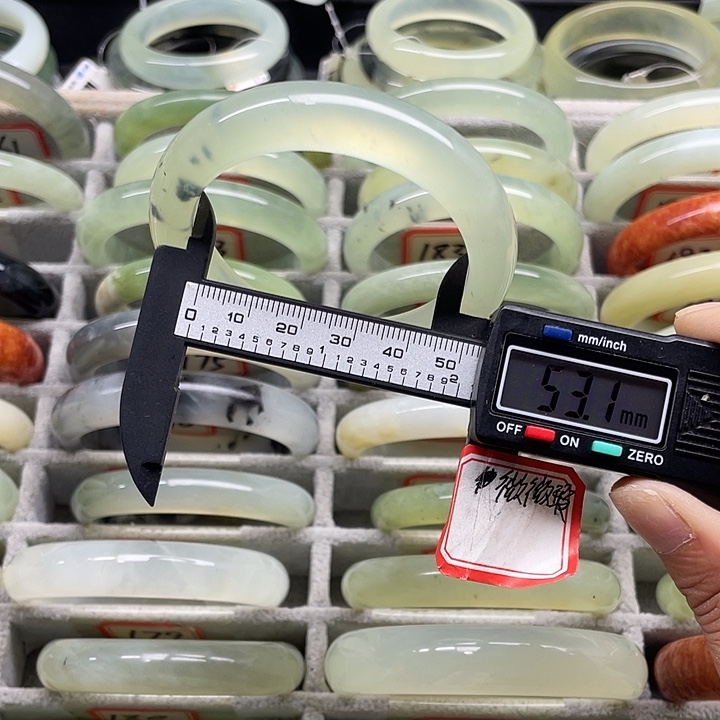 蛇纹石玉未镶嵌手镯163