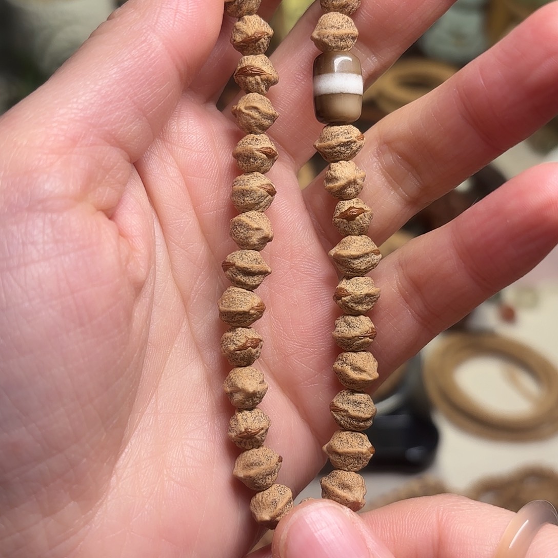 柏香籽/百香籽吊坠原桩红芽脏脏天珠手持