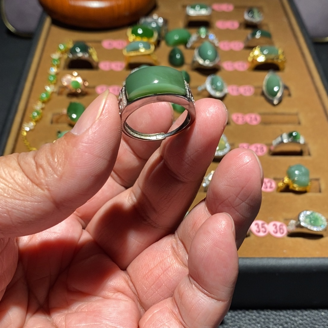 和田玉未镶嵌戒指