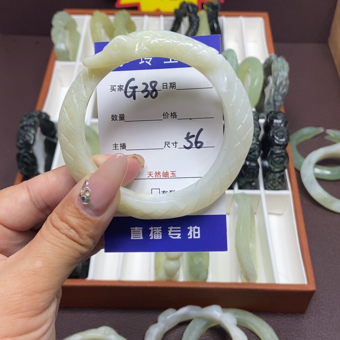 蛇纹石玉手镯未镶嵌