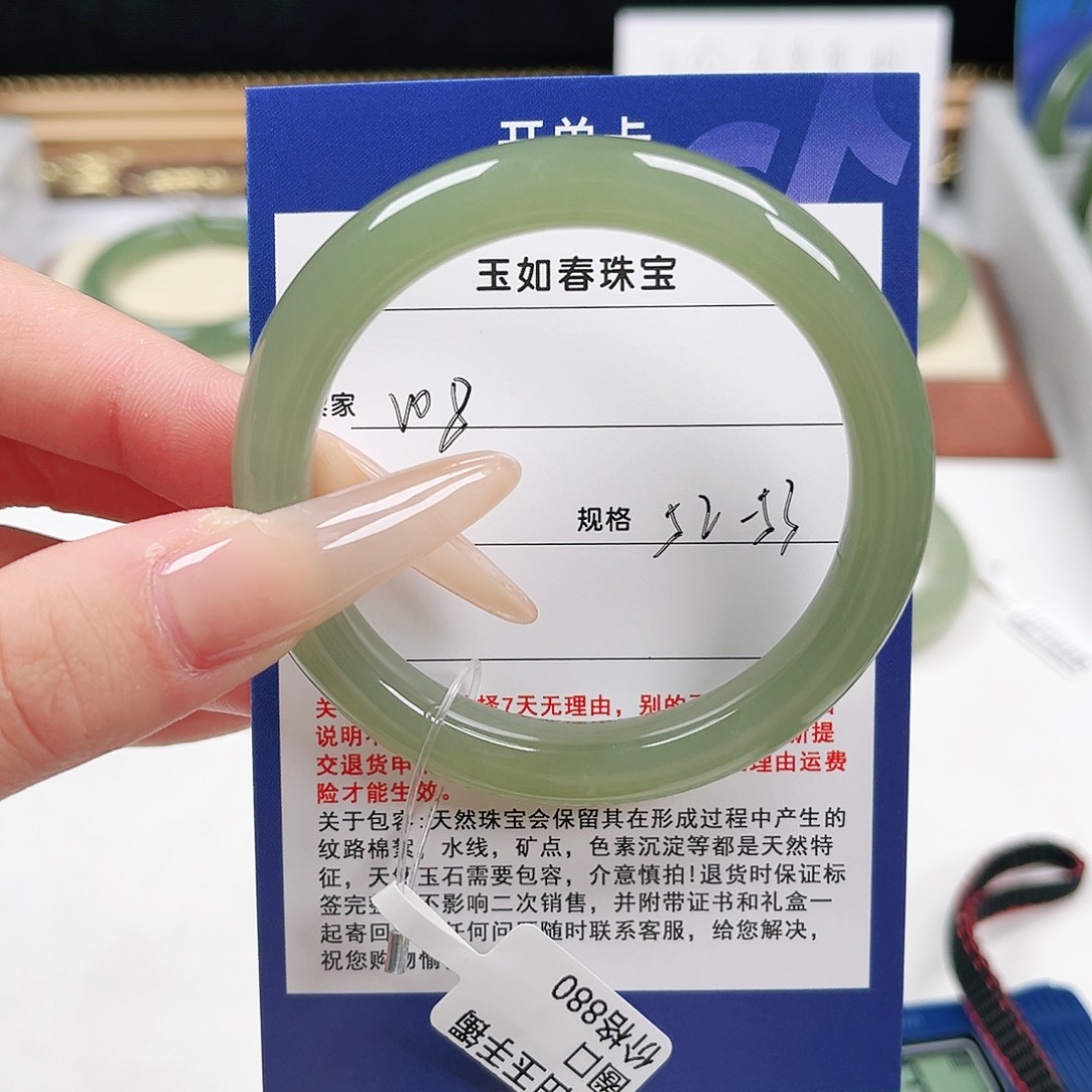 和田玉未镶嵌手镯