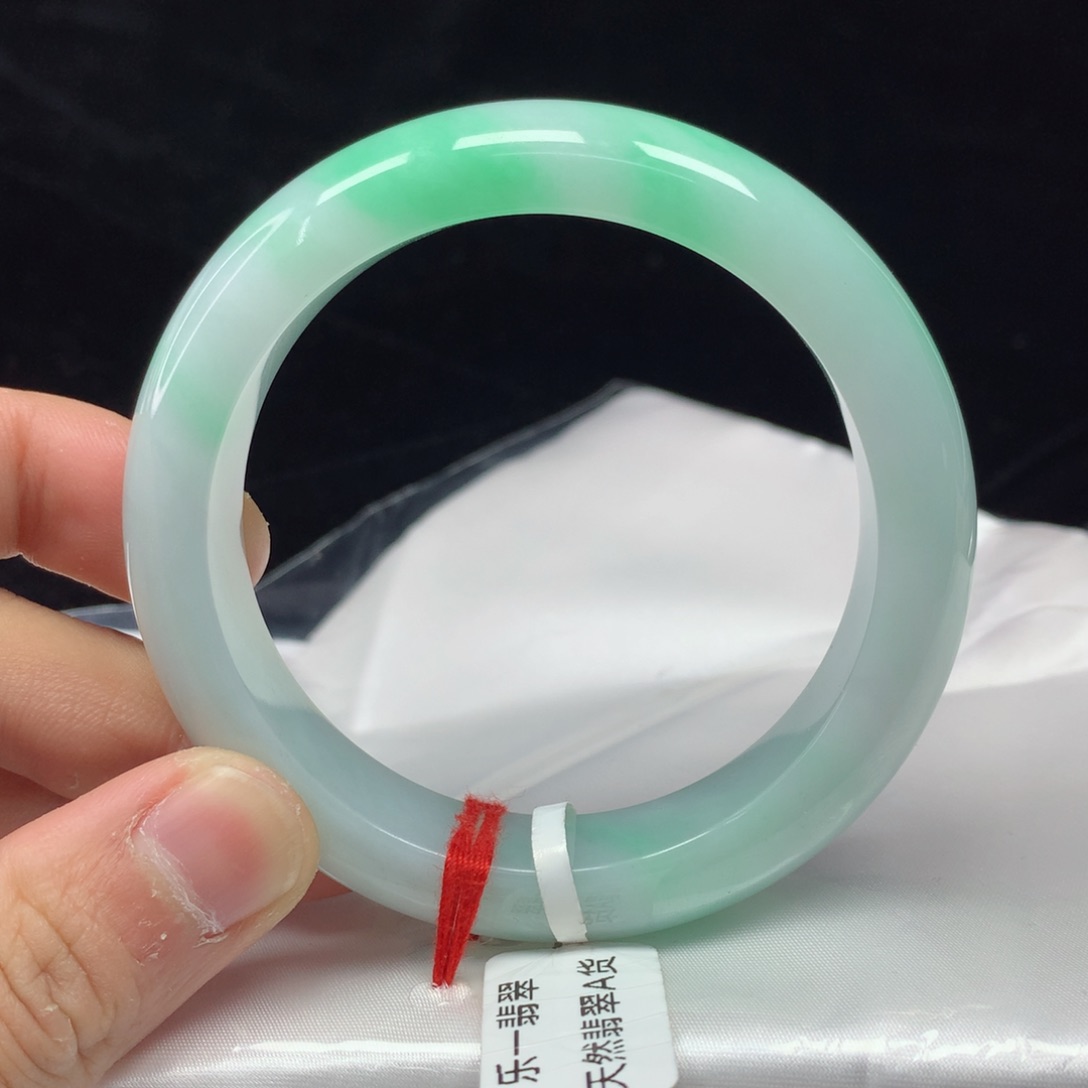 翡翠手镯（圆镯）未镶嵌54.7