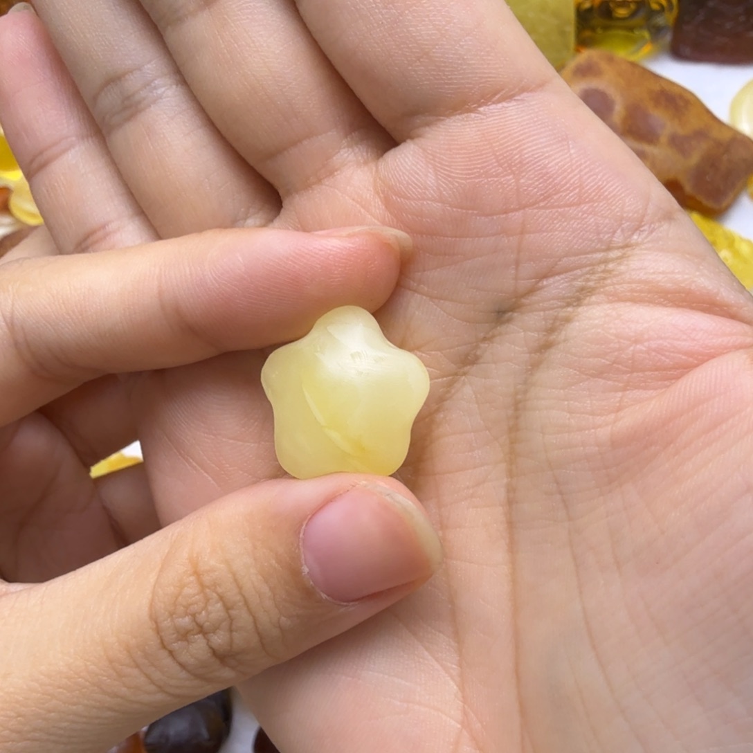 大***臭蜜蜡未镶嵌珠宝奇石