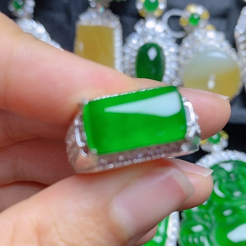 【闪购商品】翡翠未镶嵌挂件马鞍