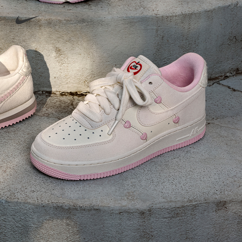 耐克情人节空军一号AIR FORCE 1女运动鞋春季新款HV5992-111