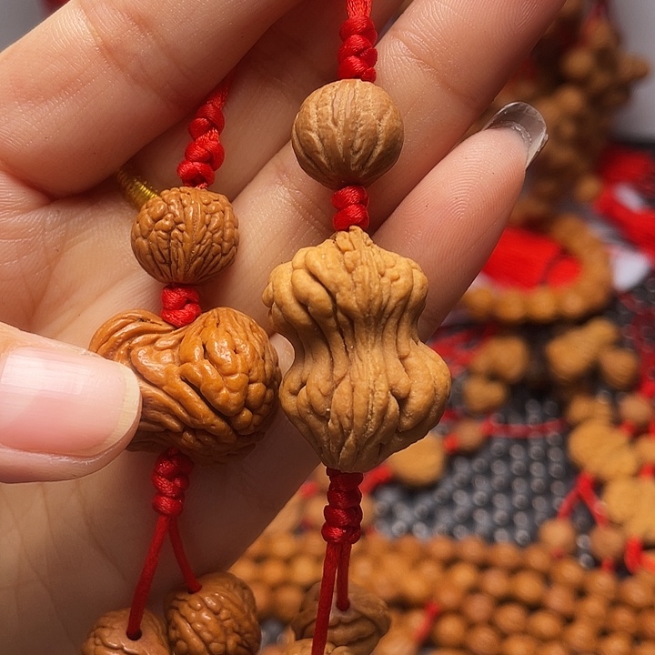 木质类龙纹桃枭挂件