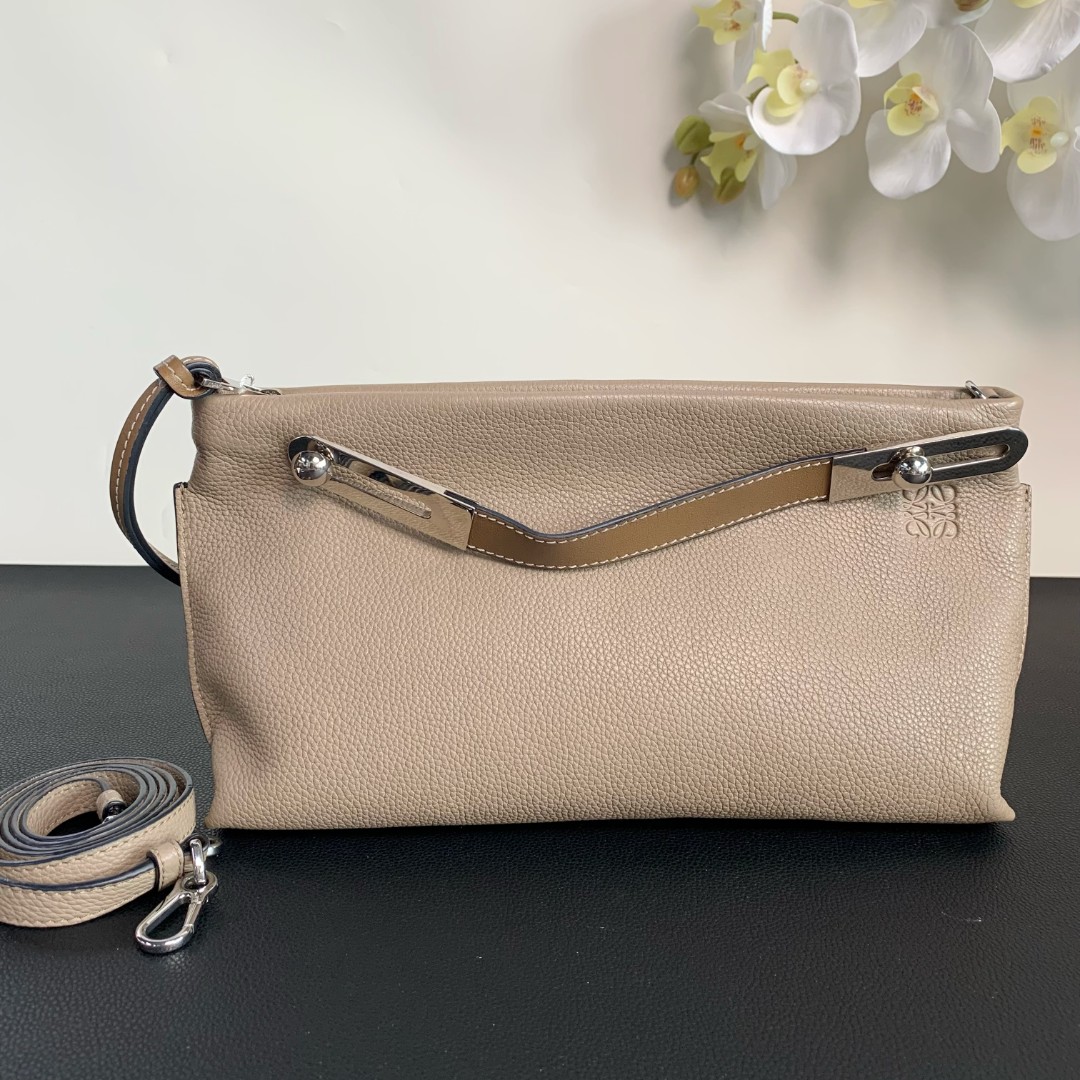 95新 LOEWE/罗意威 【98新】loewe avenue大象灰手袋
