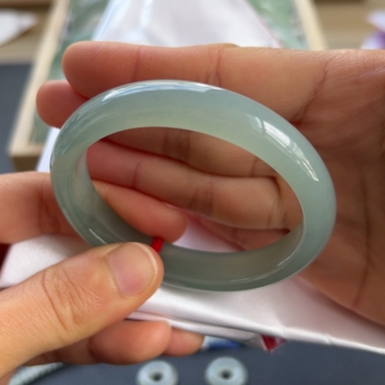 翡翠手镯未镶嵌手镯