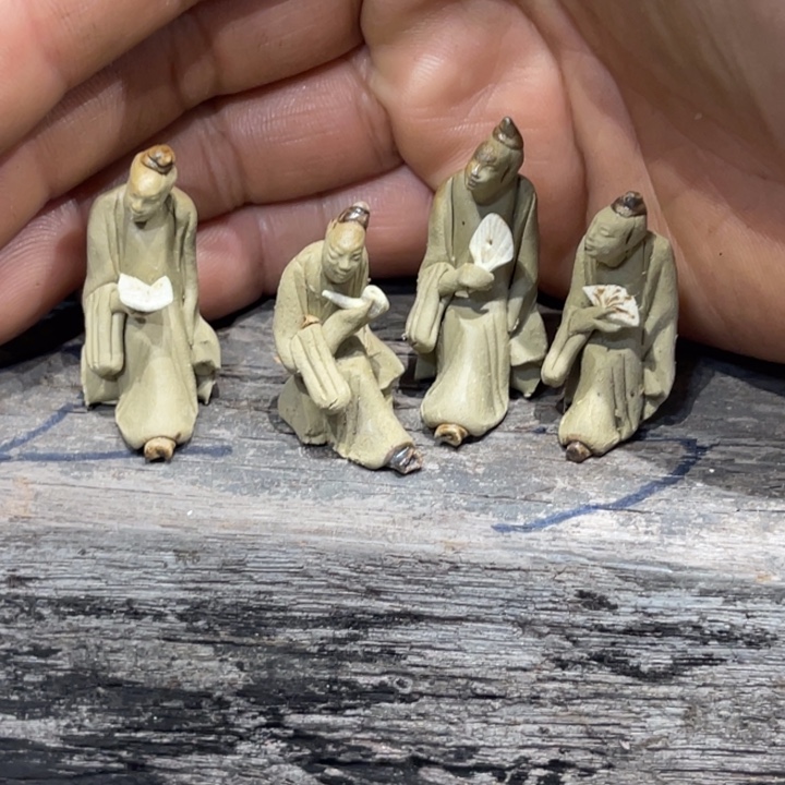 石湾公仔衬托盆景