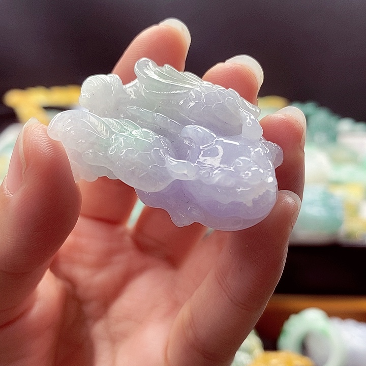 翡翠未镶嵌颈饰貔貅