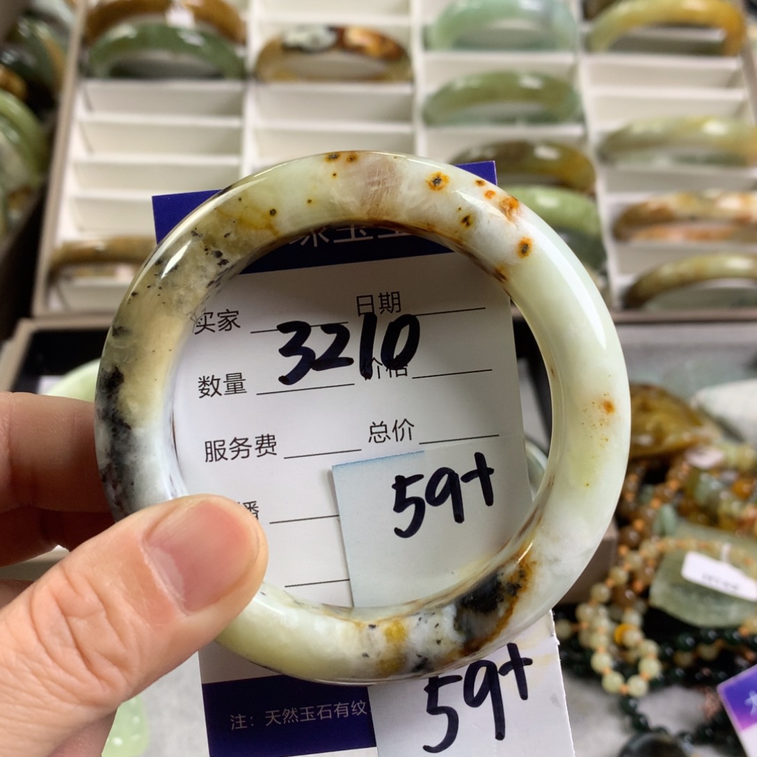 蛇纹石玉手镯未镶嵌3210