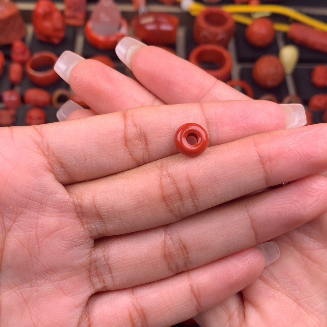 蛋***长南红玛瑙未镶嵌面包圈9+