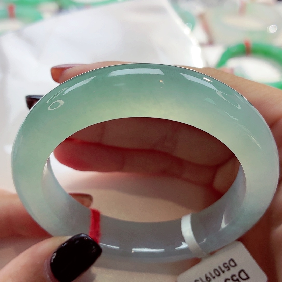 翡翠未镶嵌手镯冰胶起荧光冰晴绿68-05