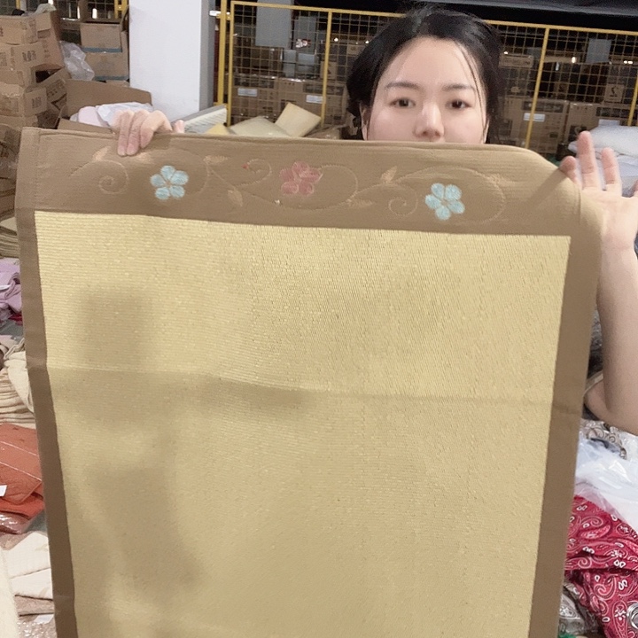 纯棉沙发垫卡其绣花边70*180