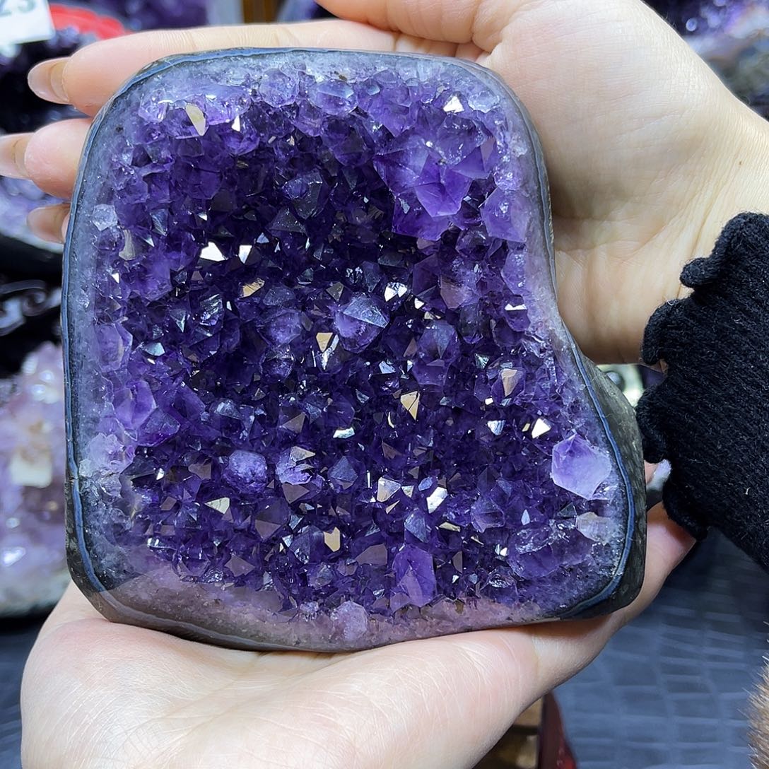 紫晶未镶嵌大型摆件（非配饰）