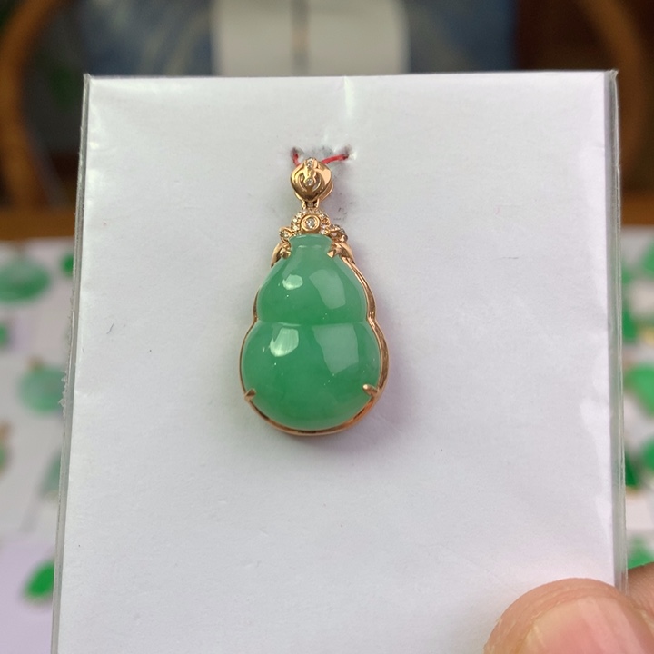 翡翠18K金镶嵌颈饰翡翠