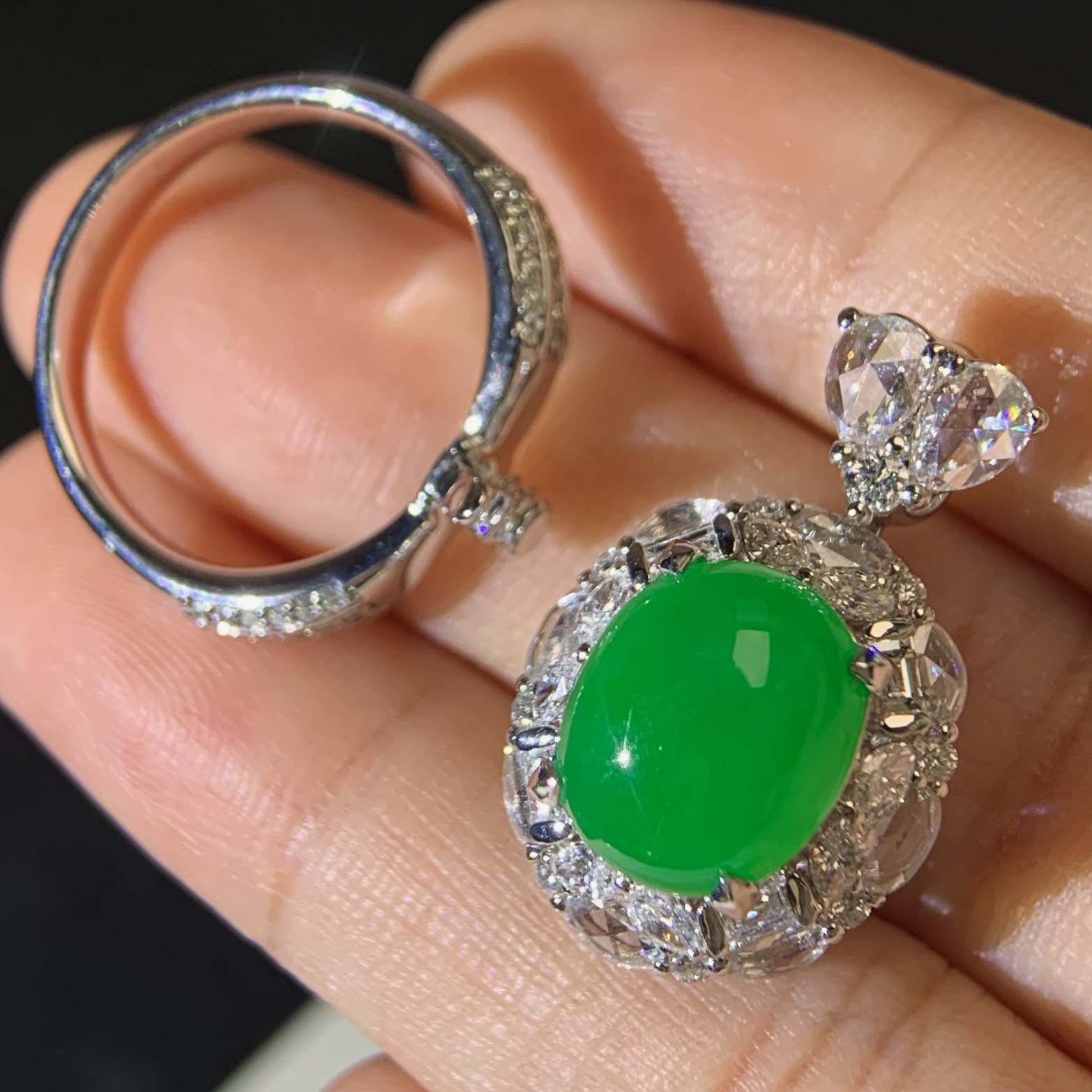 天然翡翠高冰正阳绿大蛋面戒指吊坠两用款