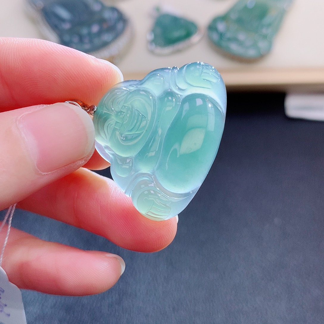 翡翠颈饰未镶嵌翡翠