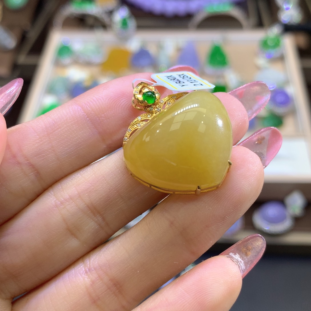 翡翠颈饰18K金镶嵌翡翠吊坠