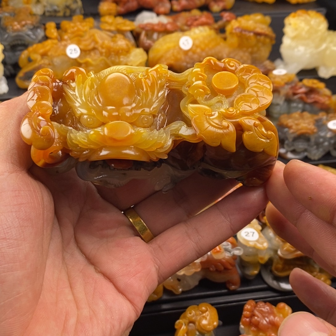 武***道石英质玉（黄龙玉）未镶嵌颈饰