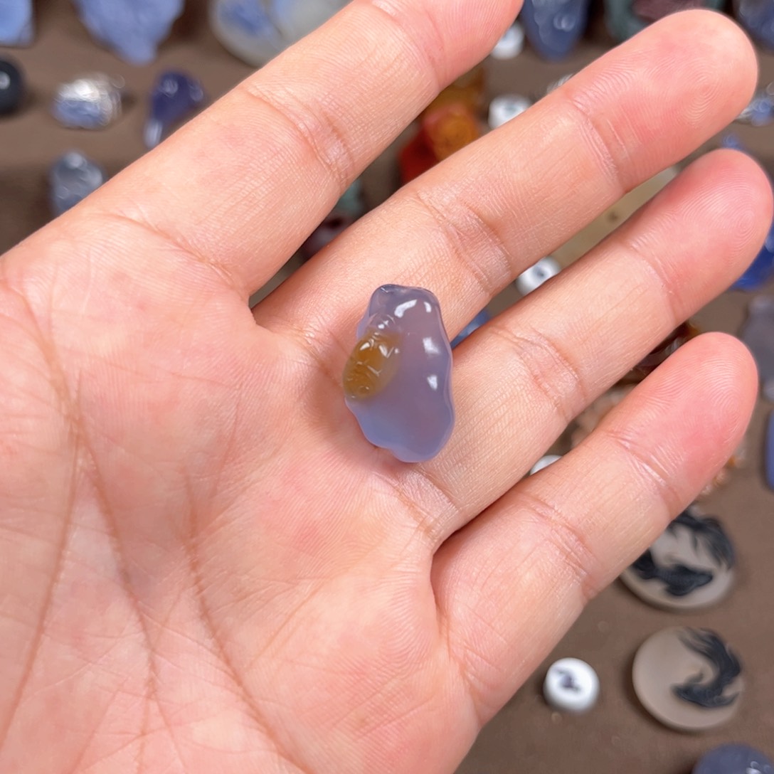 玛瑙/玉髓颈饰未镶嵌区*豆蓝玛瑙金蝉脱壳