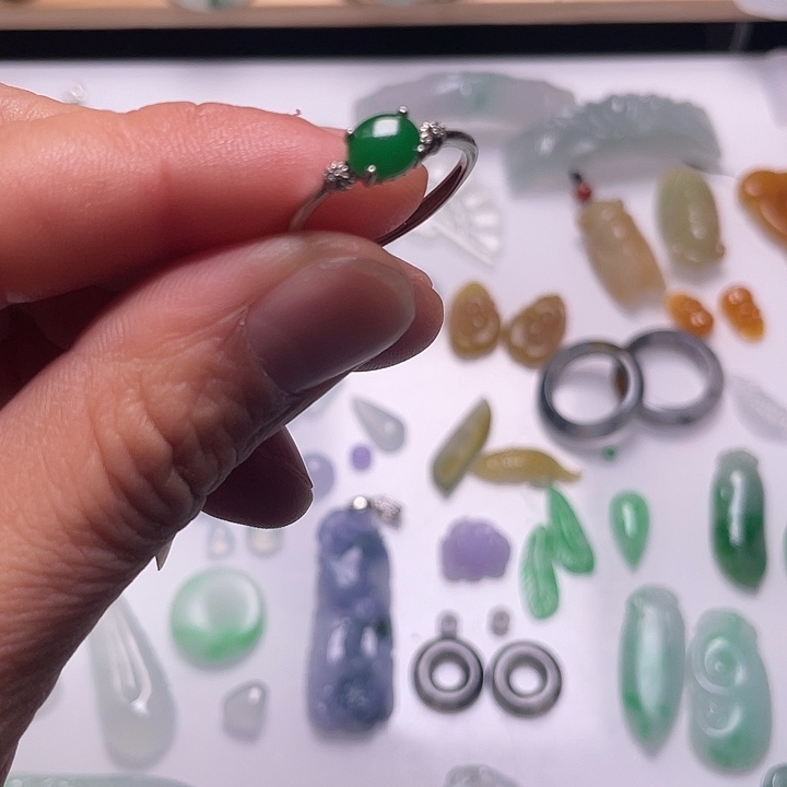 定制翡翠未镶嵌绿戒指