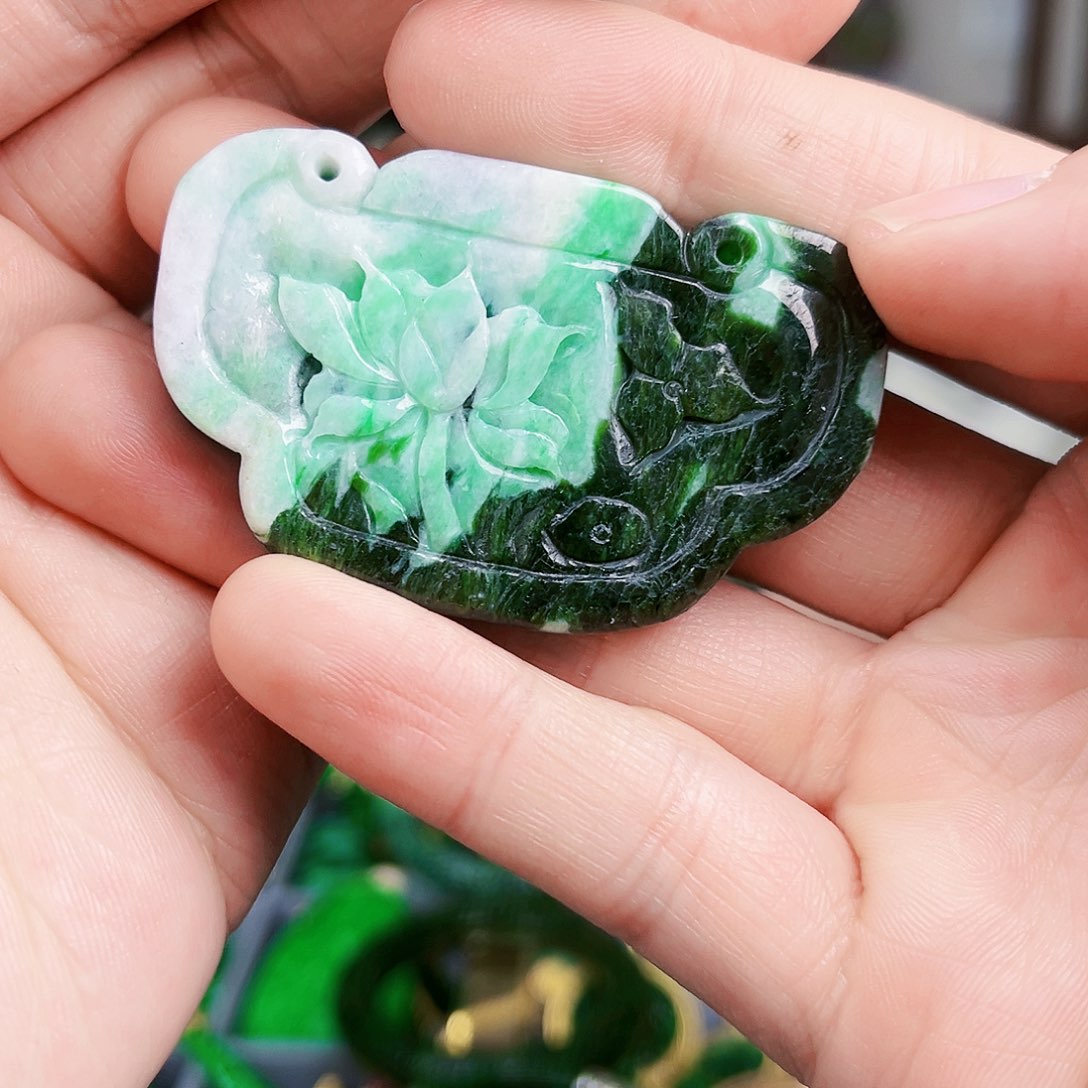 翡翠颈饰未镶嵌吊坠