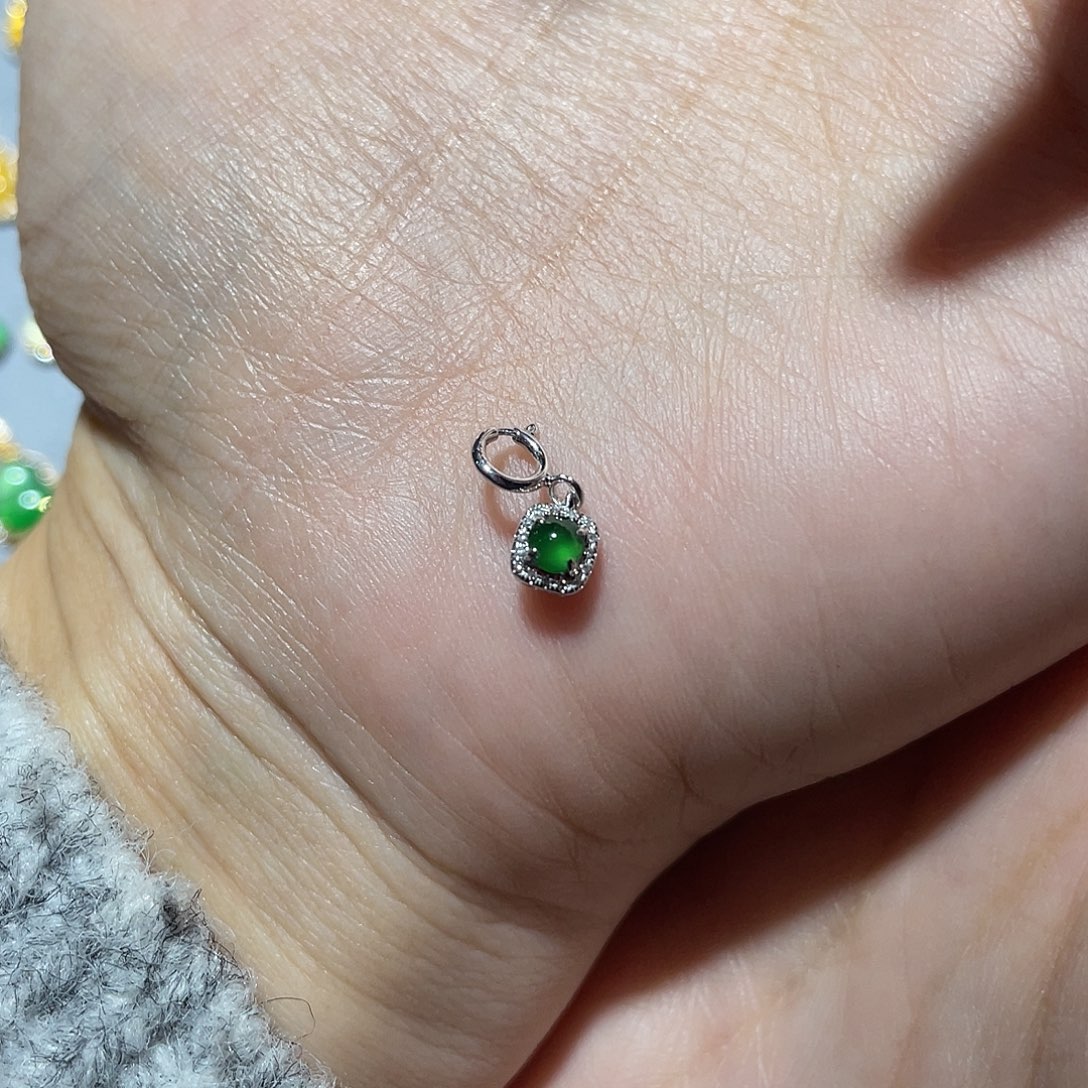 吊坠(不含链)18K金镶嵌翡翠