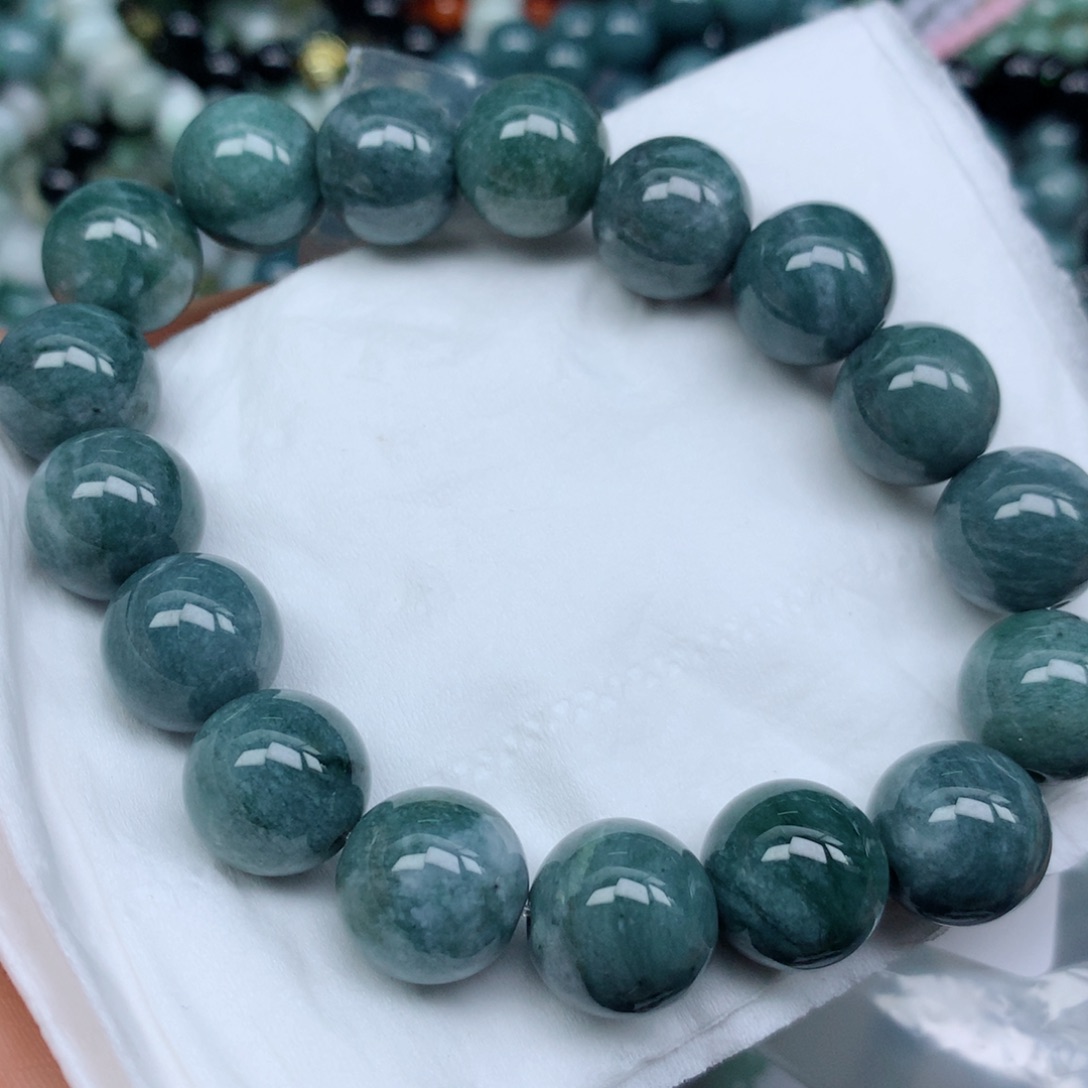 翡翠颈饰未镶嵌手串