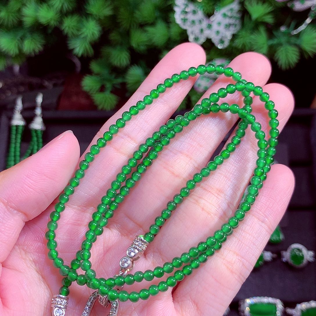 颈饰未镶嵌翡翠天然