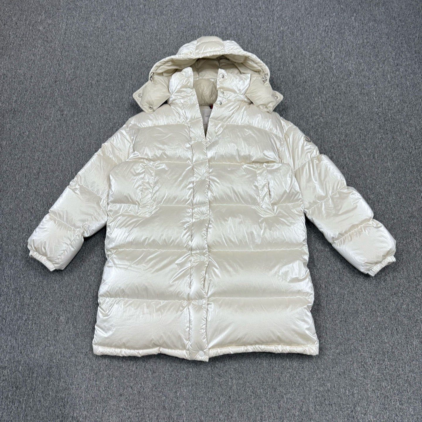 99新 MONCLER 16134178 nz 23ss珍珠白刺绣徽标长款羽绒服 1码