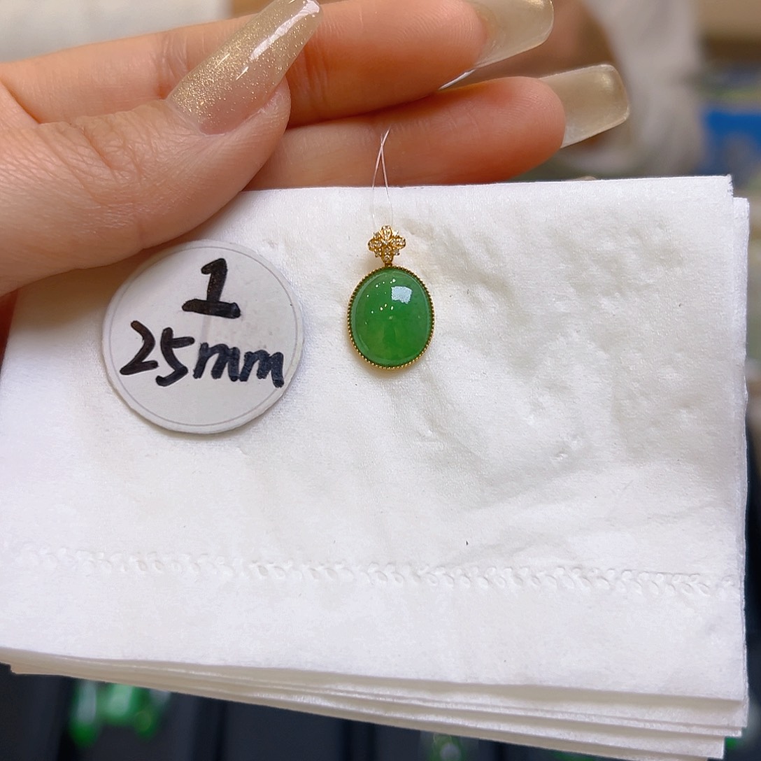 翡翠颈饰18K金镶嵌翡翠