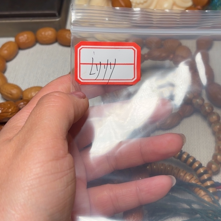 L***y手串/手链橄榄核福利